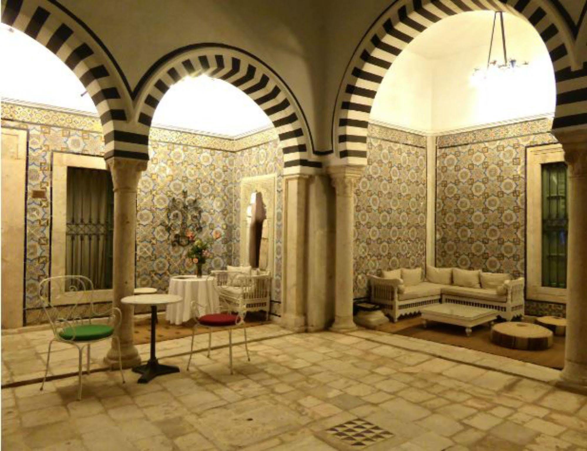 Hotel Dar Ben Gacem Tunisi Esterno foto